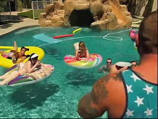 ANALDIN @ Lena Kelly And Janelle Fennece Kiss Trans Girls Casey And Natalie Mars At A Party